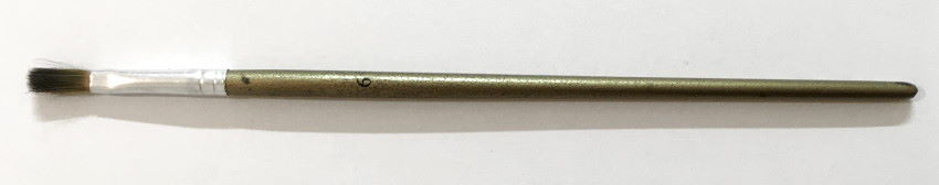 מכחול סינתטי קטן ושטוח