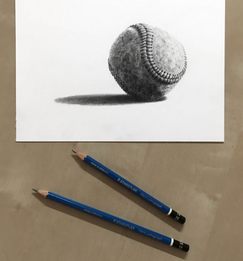 רישום ריאליסטי בעיפרון של כדור בייסבול