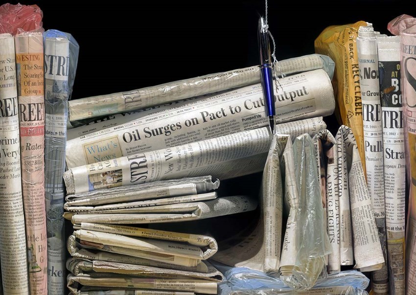 ציור שמן של עיתונים בסגנון פוטוריאליסטי, סטיב מילס
